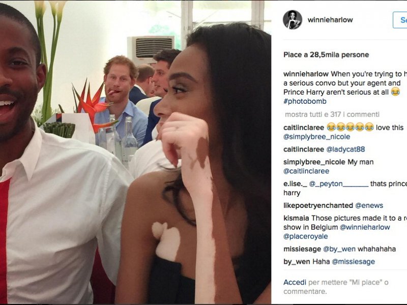 Photobombing: 30 Scatti in Cui Le Star "Rovinano" Le Foto