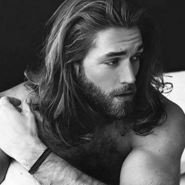 Uomini a letto: le 20 foto più sexy di Instagram