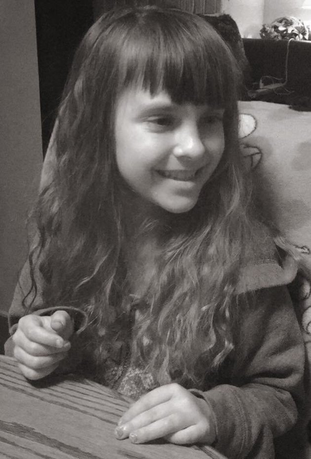 Uccisa da un cancro al cervello a 7 anni: ecco il commovente tributo in 21 immagini (e parole) delle zia