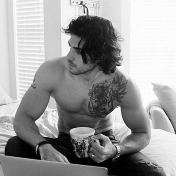 Uomini a letto: le 20 foto più sexy di Instagram