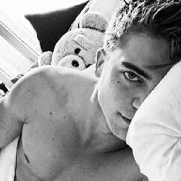 Uomini a letto: le 20 foto più sexy di Instagram