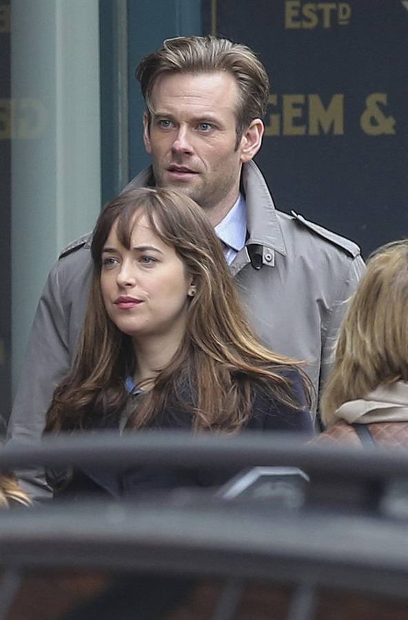 Immagini hot in anteprima dal set di 50 sfumature di nero (e rosso). Dakota: "Vi racconto le scene di sesso"