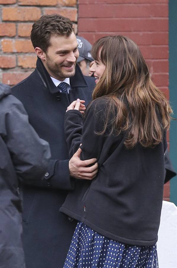 Immagini hot in anteprima dal set di 50 sfumature di nero (e rosso). Dakota: "Vi racconto le scene di sesso"