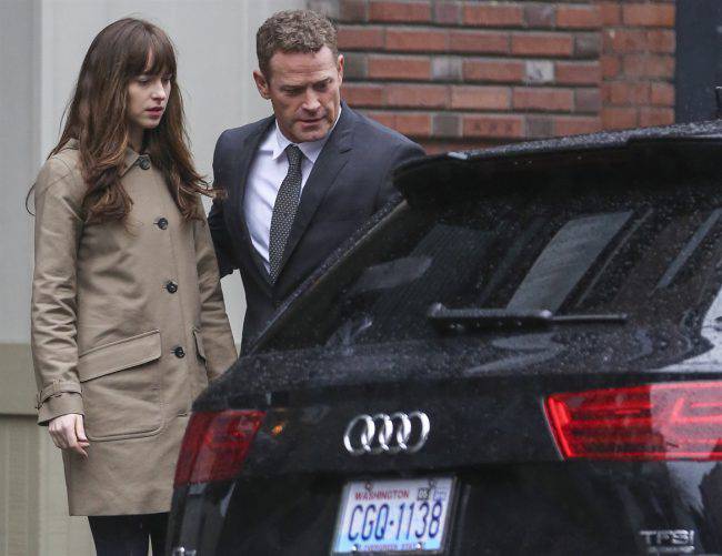 Immagini hot in anteprima dal set di 50 sfumature di nero (e rosso). Dakota: "Vi racconto le scene di sesso"