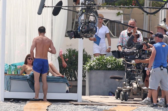 Immagini hot in anteprima dal set di 50 sfumature di nero (e rosso). Dakota: "Vi racconto le scene di sesso"