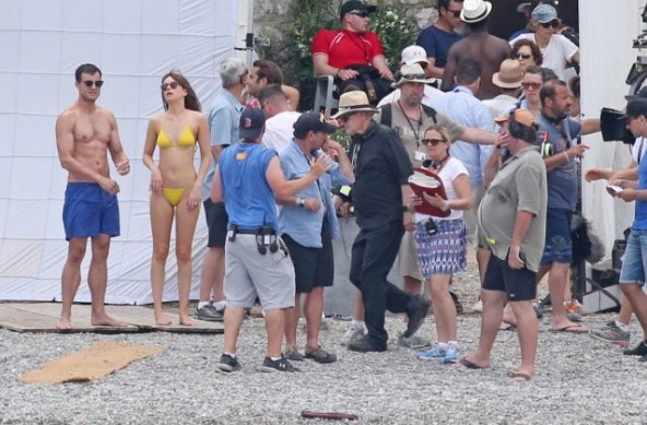 Immagini hot in anteprima dal set di 50 sfumature di nero (e rosso). Dakota: "Vi racconto le scene di sesso"