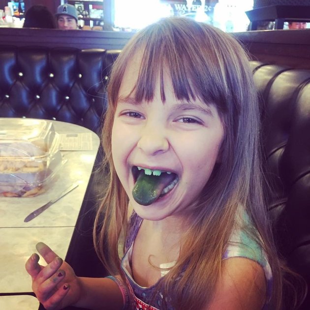 Uccisa da un cancro al cervello a 7 anni: ecco il commovente tributo in 21 immagini (e parole) delle zia