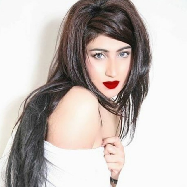 Ecco i selfie che sono costati la vita alla modella Qandeel Baloch