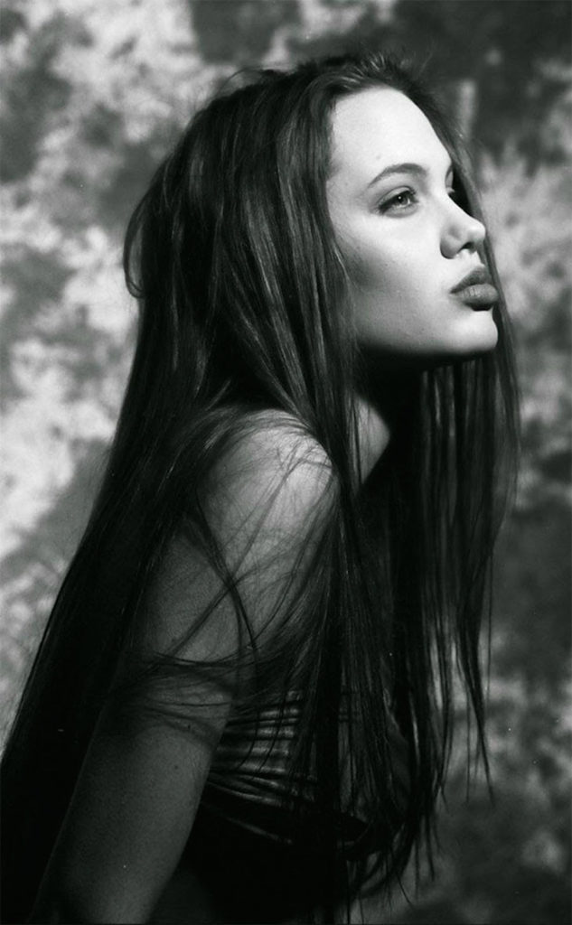 Ecco le immagini del primo servizio fotografico di Angelina Jolie a soli 15 anni