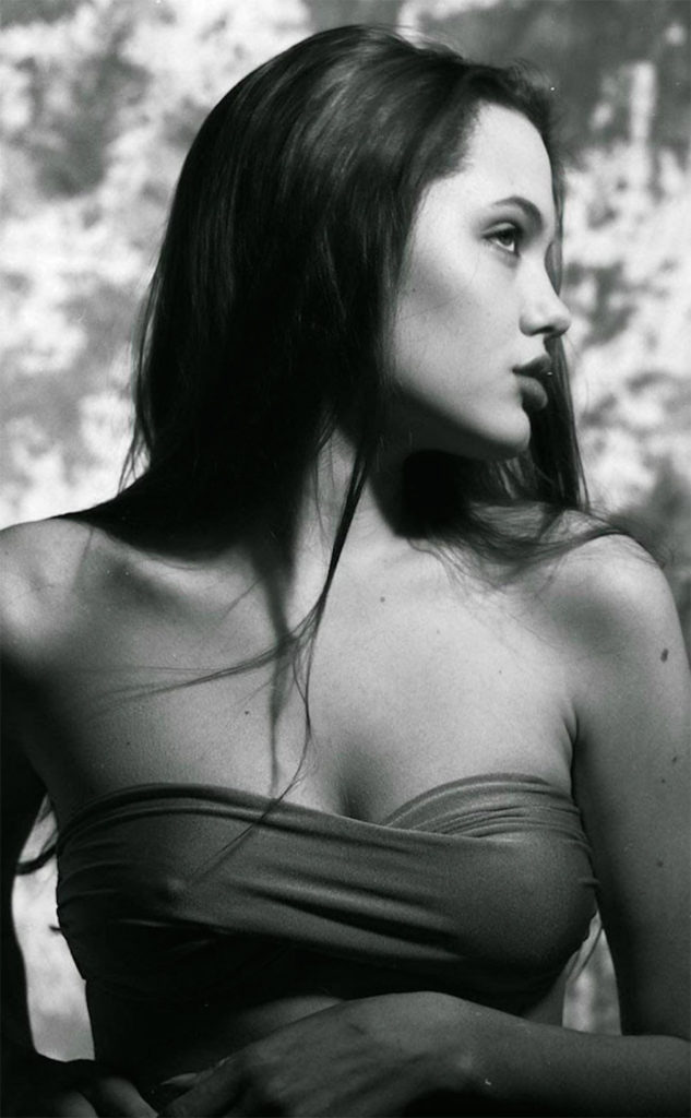 Ecco le immagini del primo servizio fotografico di Angelina Jolie a soli 15 anni