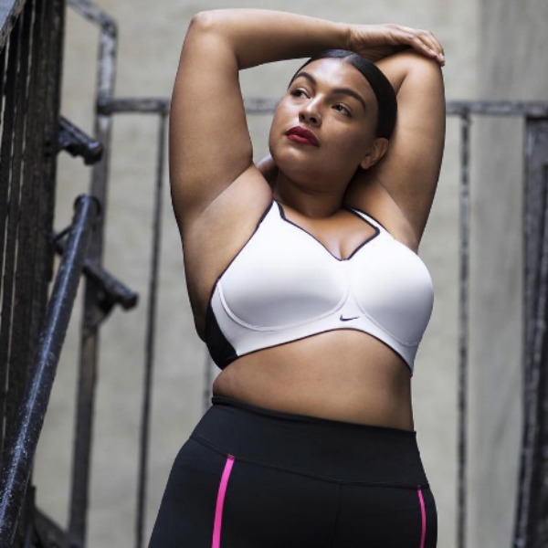Nike "cede" e per la nuova campagna sceglie (anche) modelle curvy. Ecco gli scatti