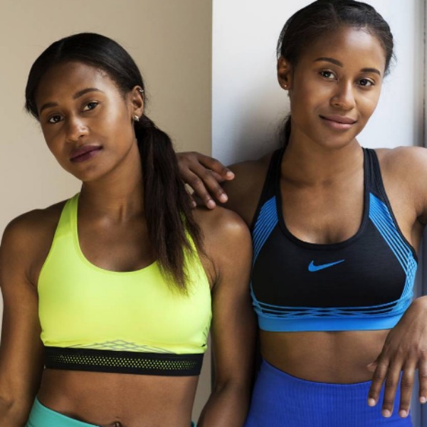 Nike "cede" e per la nuova campagna sceglie (anche) modelle curvy. Ecco gli scatti