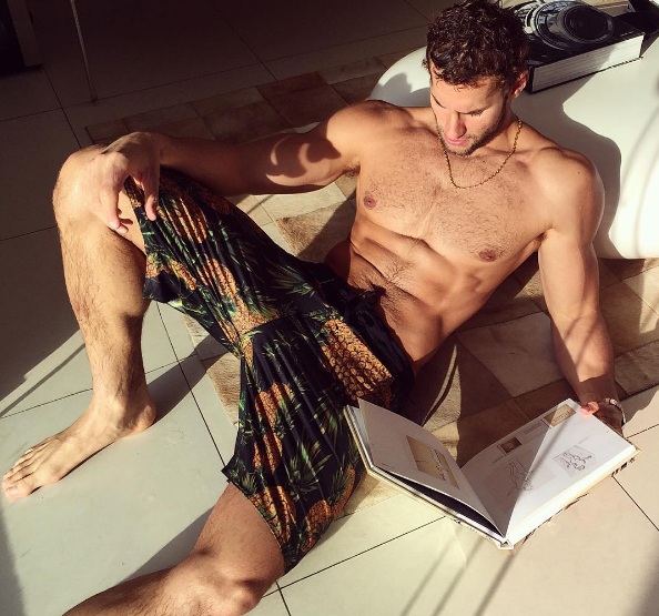 È il "Cuoco Più Bello Del Mondo". Titolo Meritato? Verificate Voi. Ecco 20 Scatti Hot