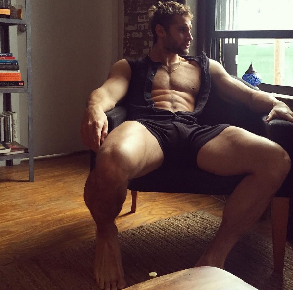 È il "Cuoco Più Bello Del Mondo". Titolo Meritato? Verificate Voi. Ecco 20 Scatti Hot
