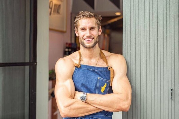 È il "Cuoco Più Bello Del Mondo". Titolo Meritato? Verificate Voi. Ecco 20 Scatti Hot