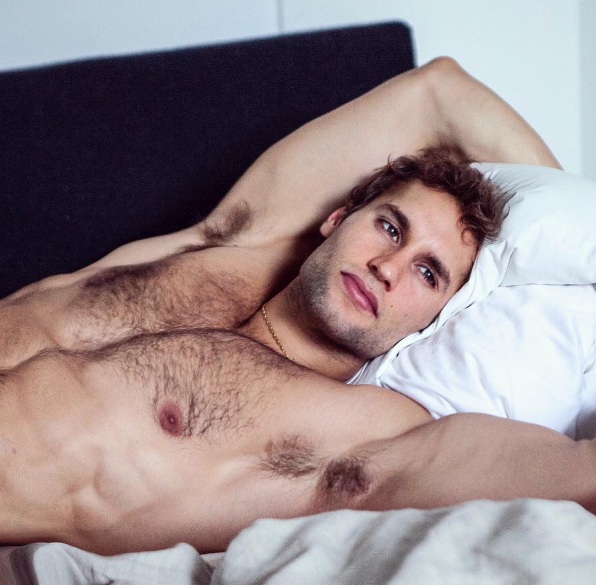 È il "Cuoco Più Bello Del Mondo". Titolo Meritato? Verificate Voi. Ecco 20 Scatti Hot