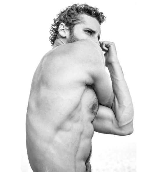 È il "Cuoco Più Bello Del Mondo". Titolo Meritato? Verificate Voi. Ecco 20 Scatti Hot