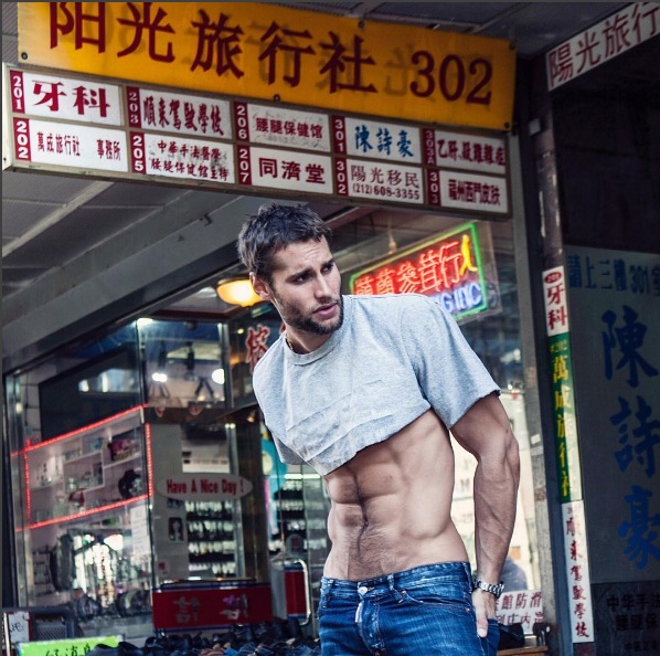 È il "Cuoco Più Bello Del Mondo". Titolo Meritato? Verificate Voi. Ecco 20 Scatti Hot