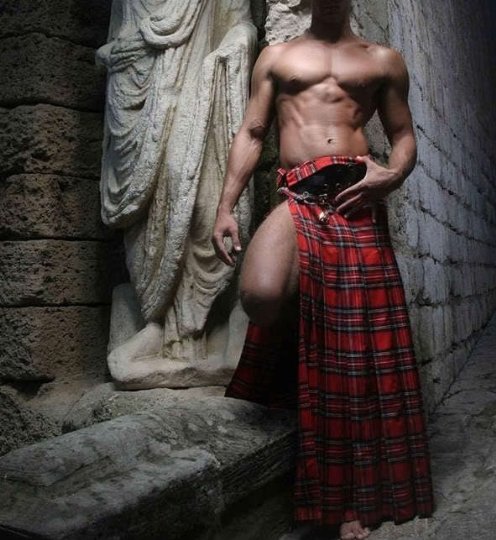 Voglio un uomo... con la gonna! Ecco 17 uomini super sexy con il kilt