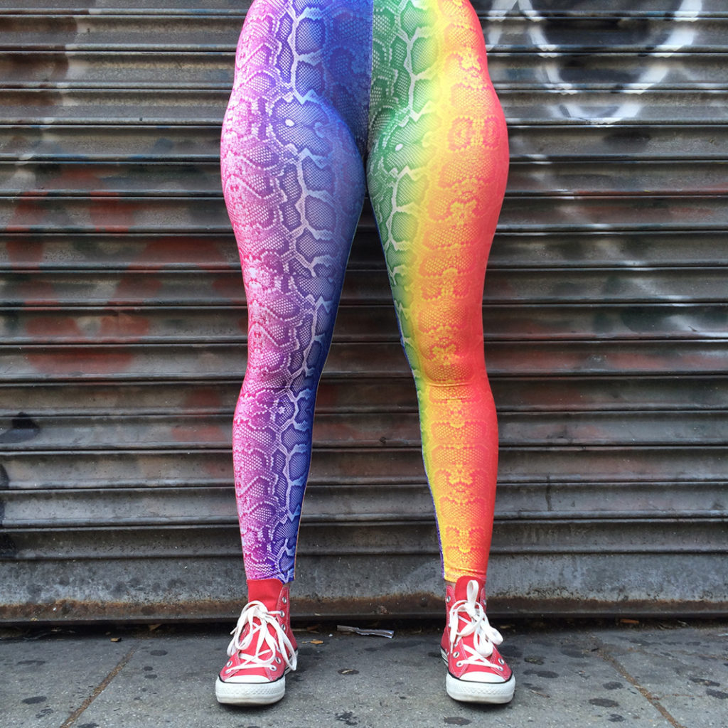 Gli strani leggings e la colorata vita (e in giù) di New York