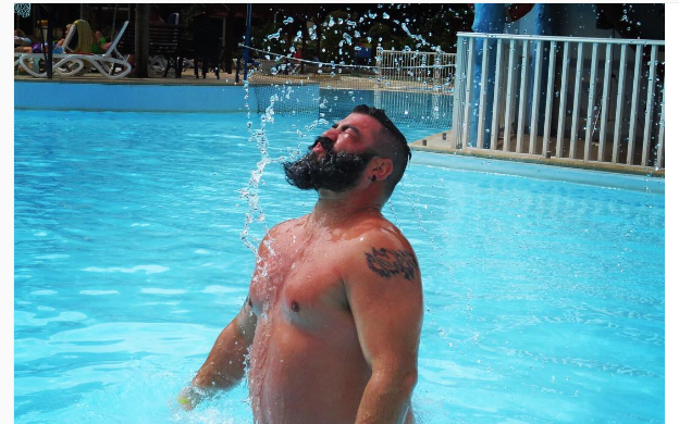 Un tempo erano le donne. Ora... ecco il beardflip, 19 immagini tra parodia e vanità