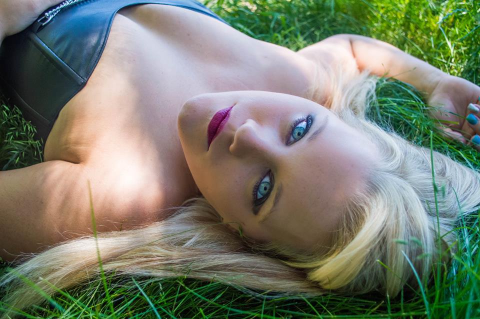 Questa donna si è fatta fare un servizio fotografico di... divorzio