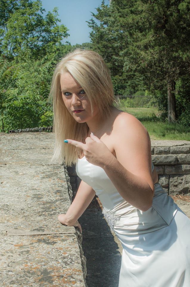 Questa donna si è fatta fare un servizio fotografico di... divorzio