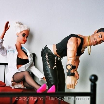 29 sfumature di Barbie decisamente vietate ai minori! Le versioni shock del web