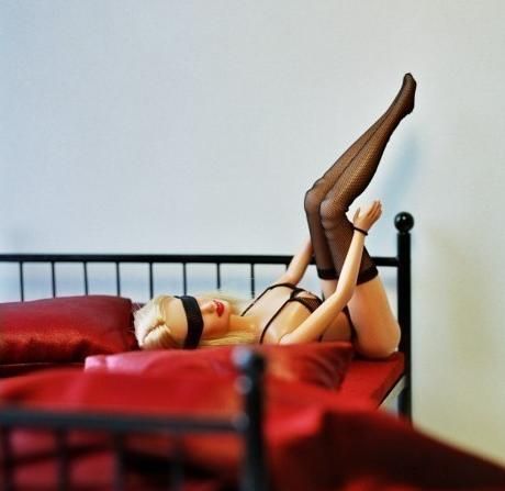 29 sfumature di Barbie decisamente vietate ai minori! Le versioni shock del web