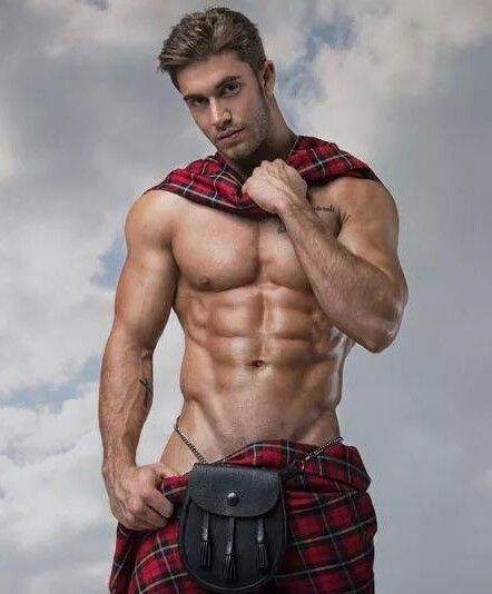 Voglio un uomo... con la gonna! Ecco 17 uomini super sexy con il kilt