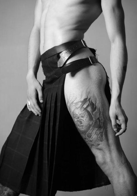Voglio un uomo... con la gonna! Ecco 17 uomini super sexy con il kilt