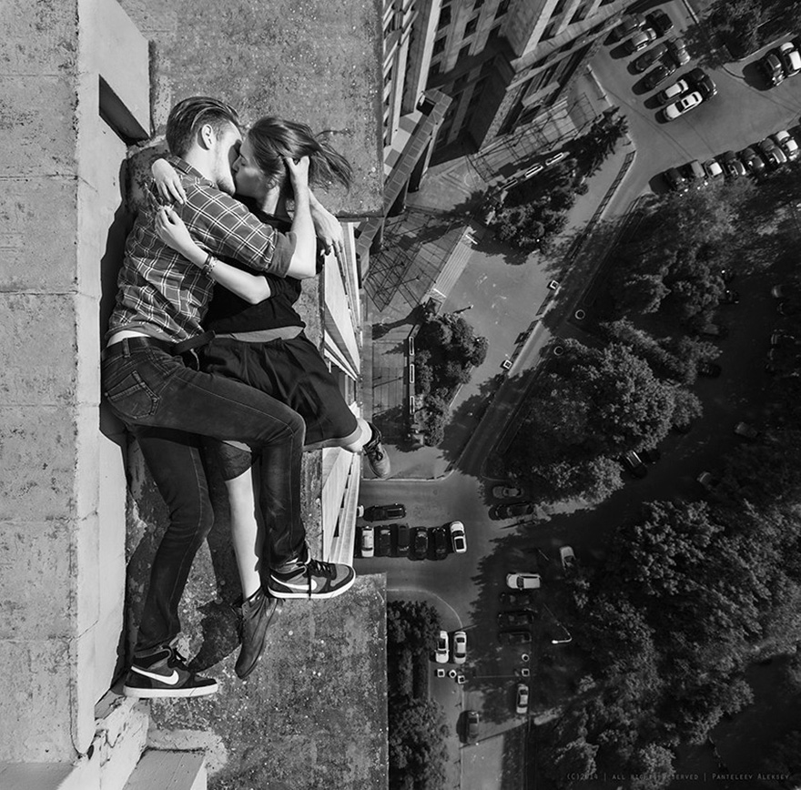 Questa ragazza scatta i selfie più pericolosi al mondo: ecco 17 foto del suo profilo Instagram (della serie non provateci a casa!)