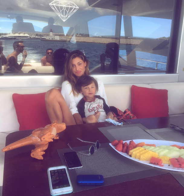 Fedez, Icardi e la bella vita delle star: l'estate del lusso ostentato dei vip