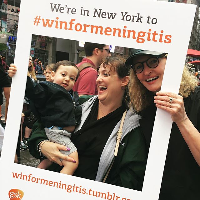 "Vaccinate i vostri bambini": gli scatti di Anne Geddes con Bebe Vio e gli atleti paralimpici contro la meningite