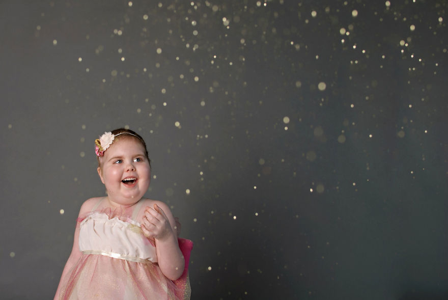 Piccoli guerrieri crescono: le fotografie e la speranza dei bambini che lottano contro il cancro