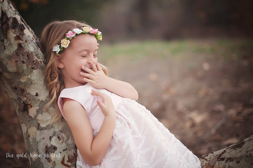 Piccoli guerrieri crescono: le fotografie e la speranza dei bambini che lottano contro il cancro
