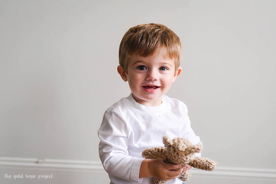 Piccoli guerrieri crescono: le fotografie e la speranza dei bambini che lottano contro il cancro