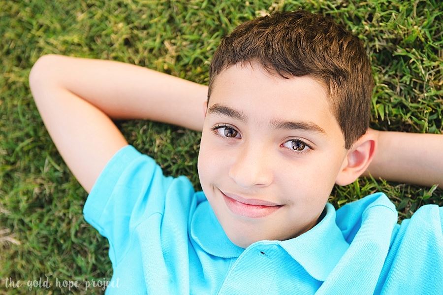 Piccoli guerrieri crescono: le fotografie e la speranza dei bambini che lottano contro il cancro