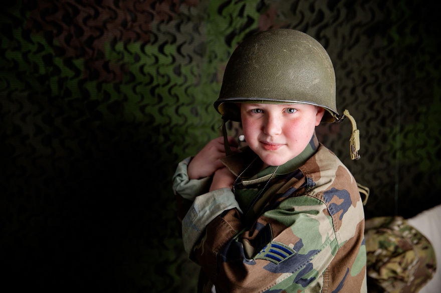 Piccoli guerrieri crescono: le fotografie e la speranza dei bambini che lottano contro il cancro