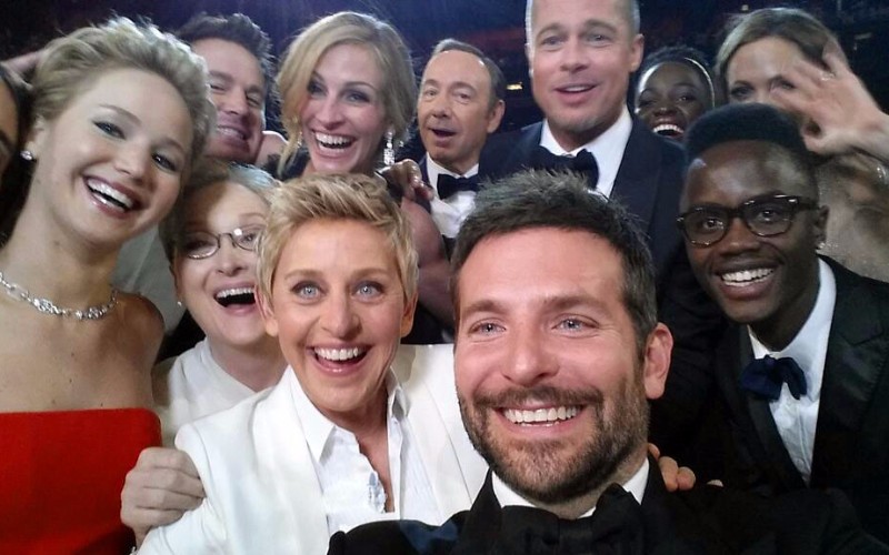Le foto a (e di) star e personaggi famosi nell'epoca degli smartphone in 11 scatti