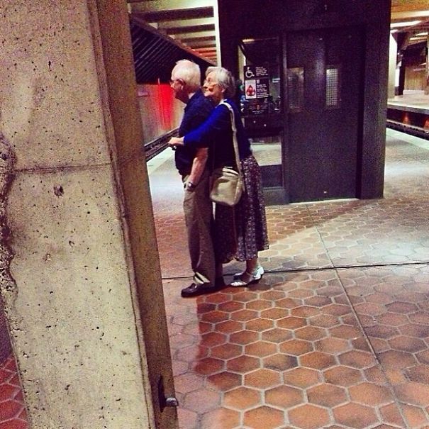 30 immagini che mostrano che l'amore e la gioia di vivere non hanno età