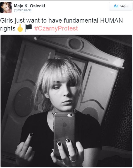 La Polonia emana un disegno di legge anti-abortista: scoppia la #ProtestaNera delle donne
