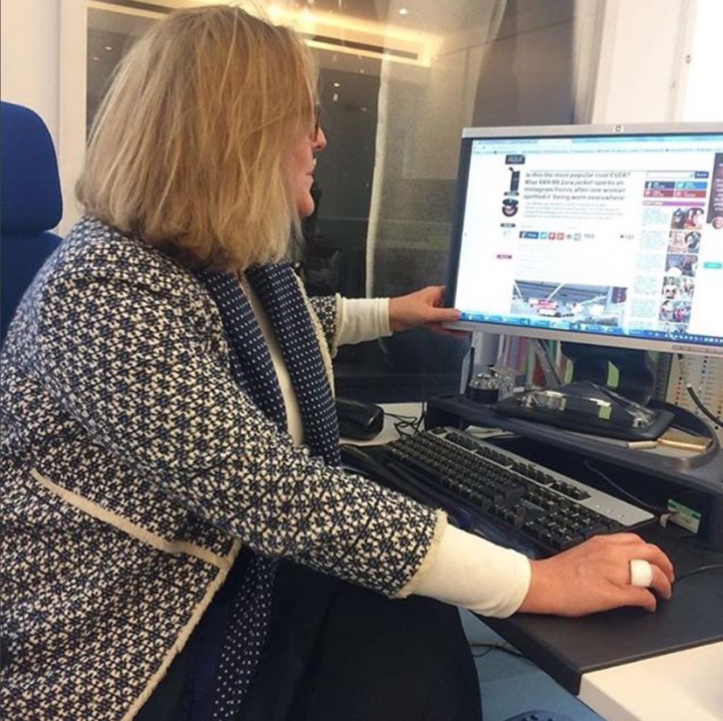 A Londra tutte le donne indossano lo stesso cappotto di Zara e... nasce un account Instagram dedicato