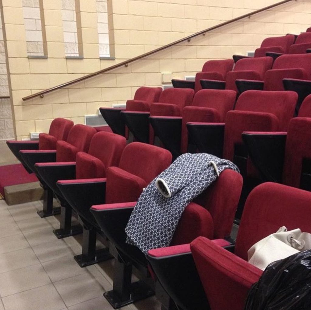 A Londra tutte le donne indossano lo stesso cappotto di Zara e... nasce un account Instagram dedicato