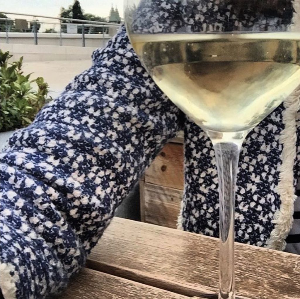 A Londra tutte le donne indossano lo stesso cappotto di Zara e... nasce un account Instagram dedicato