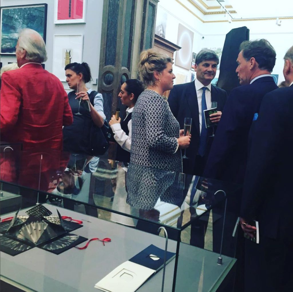 A Londra tutte le donne indossano lo stesso cappotto di Zara e... nasce un account Instagram dedicato