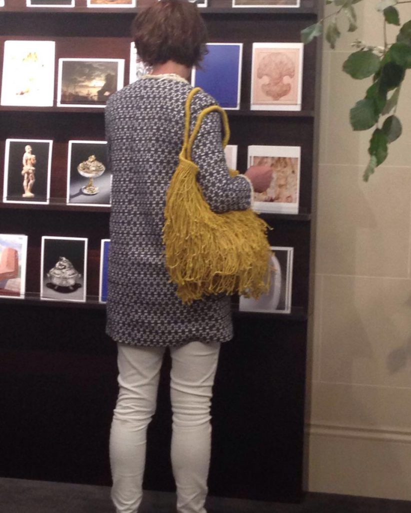 A Londra tutte le donne indossano lo stesso cappotto di Zara e... nasce un account Instagram dedicato