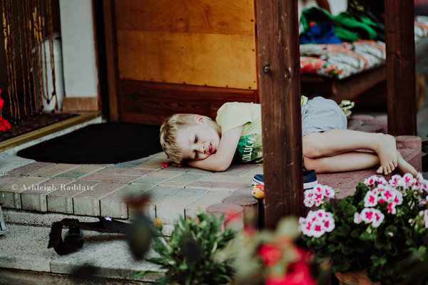 "Mio figlio è un bambino speciale con bisogni speciali": le foto della mamma di un bambino autistico