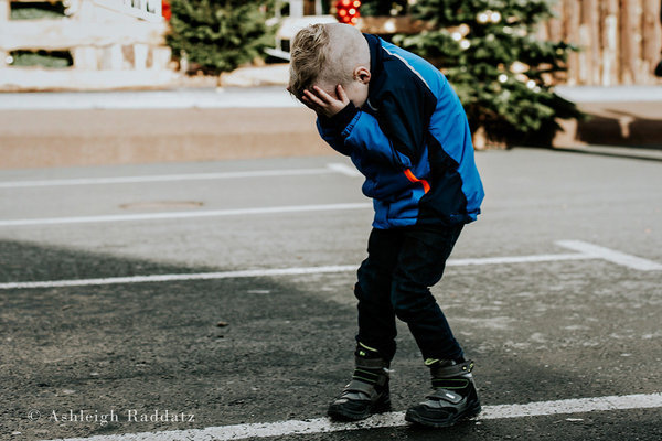 "Mio figlio è un bambino speciale con bisogni speciali": le foto della mamma di un bambino autistico