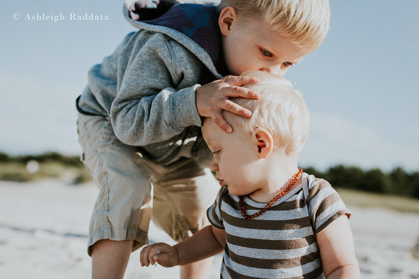 "Mio figlio è un bambino speciale con bisogni speciali": le foto della mamma di un bambino autistico